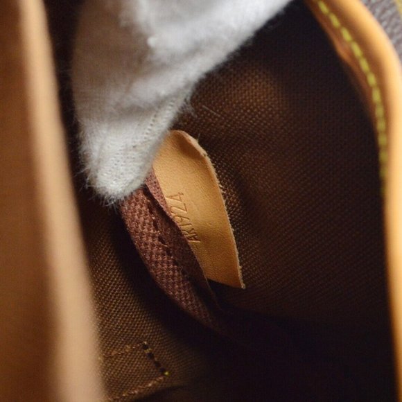 AUTHENTIC LOUIS VUITTON MONOGRAM SAUMUR 35 MADE IN FRANCE AR1924 - Picture 14 of 16